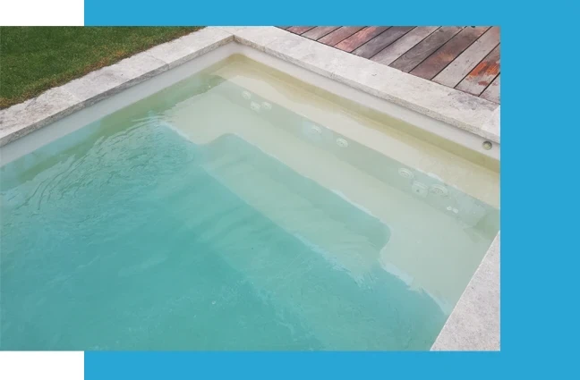 Piscine avec dépot de tache